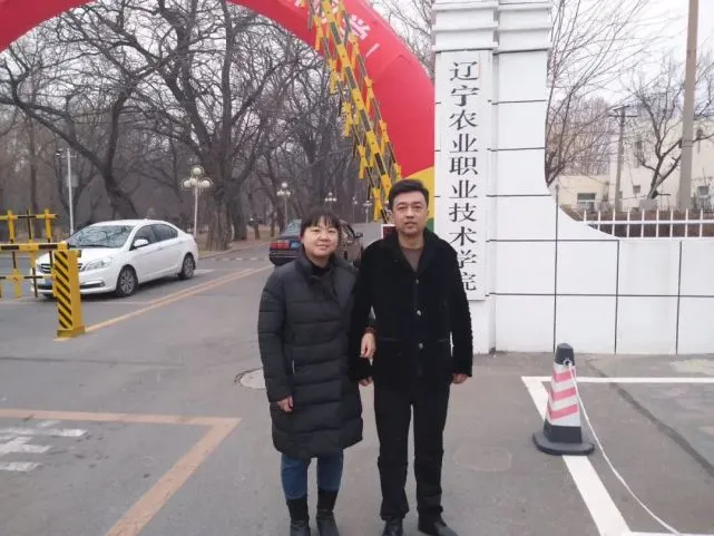 东北小摊主靠卖这个逆袭成红人，迪拜土豪请他出山，央视也来采访