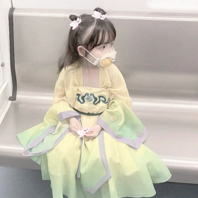可爱人类幼崽头像 铃铛是锁不住小猫咪的 主人的爱才锁的住