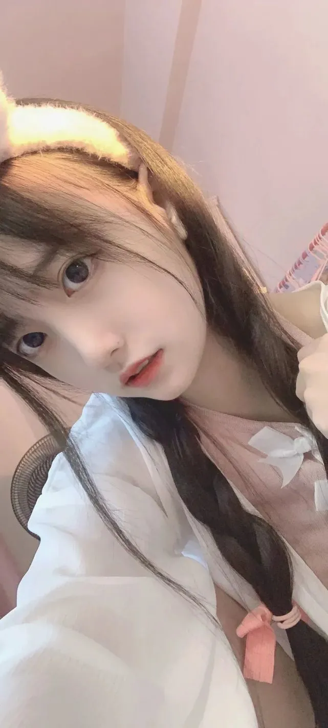 抖音热门｜超萌大眼萌妹壁纸