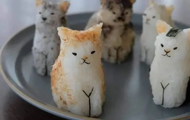 可爱的猫咪饭团，好想一口一个