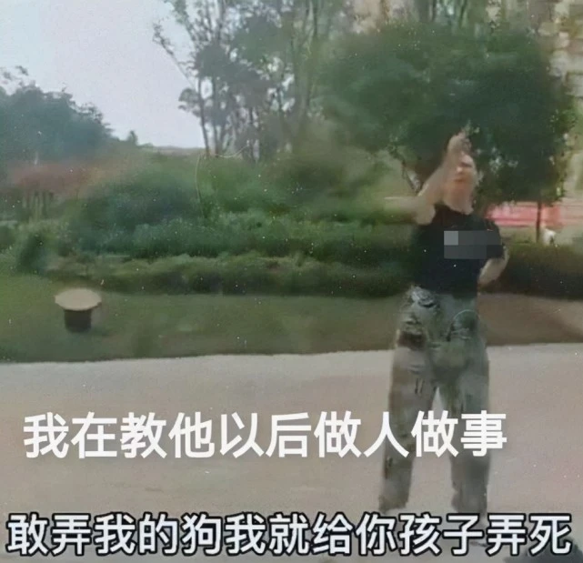 西安夫妇遛狗不栓绳，小区居民上前理论，主人：狗比娃金贵