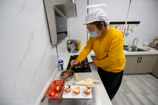 “非人类餐厅”亮相太原，餐食令人垂涎，却不能给人享用