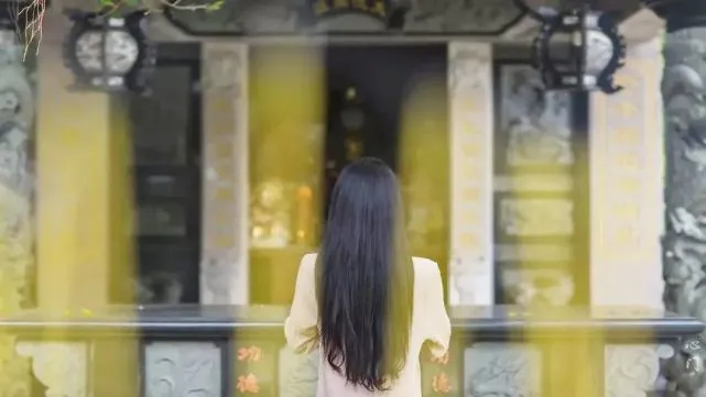 一位高僧说：人在转运前，往往有两个征兆，有一个也要恭喜