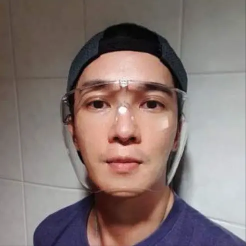 37岁男星转做仓库搬运工！月挣2千累到头晕眼花，领薪水眼眶泛红