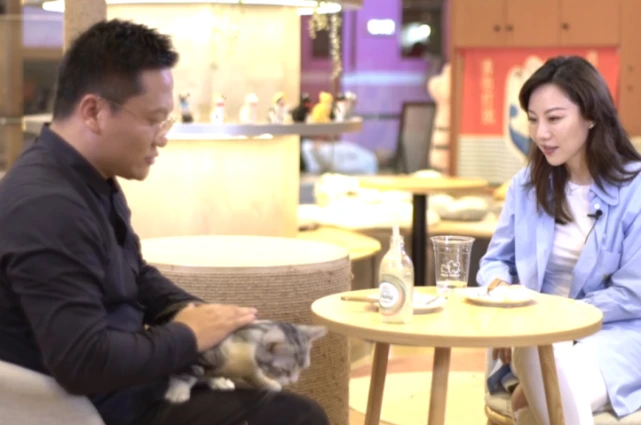 为什么现在的猫主子都这么喜欢“养”人？
