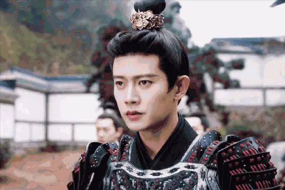 知名男星带老婆参加朋友聚会，娇妻一脸温柔，网友：幸福的一对