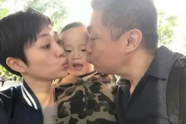 “星三代”张龄心：晒娃暴露隐婚老公，20多年你侬我侬羡煞旁人