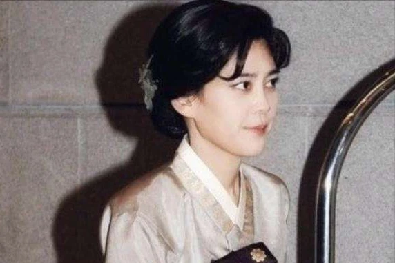 财阀公主嫁保安，离婚后被卷走141亿，网友：你得感谢他