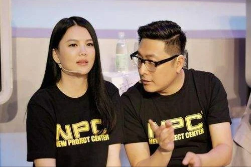 离婚3个多月后，王岳伦携新女友现身机场，女方打扮精致身材苗条