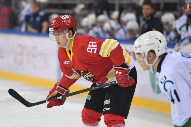 英达：可以为小儿子建冰场，却14年不联系大儿子，这是一视同仁？