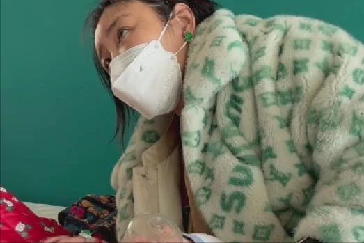 娇娇删除控诉赵本山视频，抱着女儿搬离豪宅，配文意有所指？