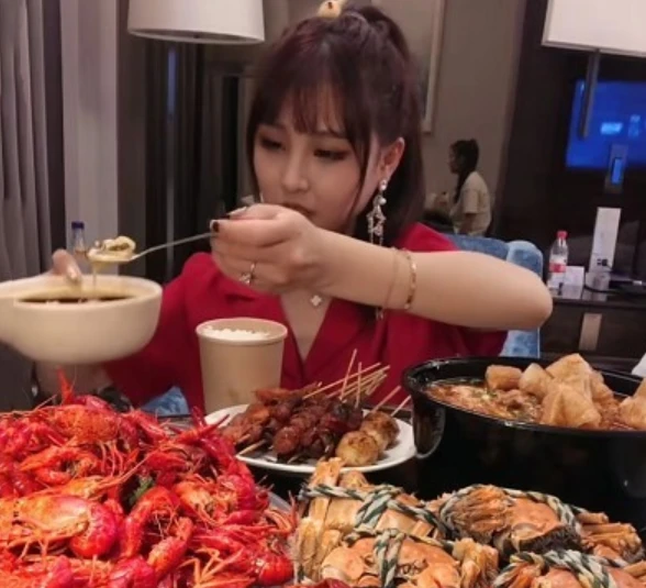 泡泡龙悲剧再上演？网红猫妹妹住院，辛巴欲花1亿送其出国治疗