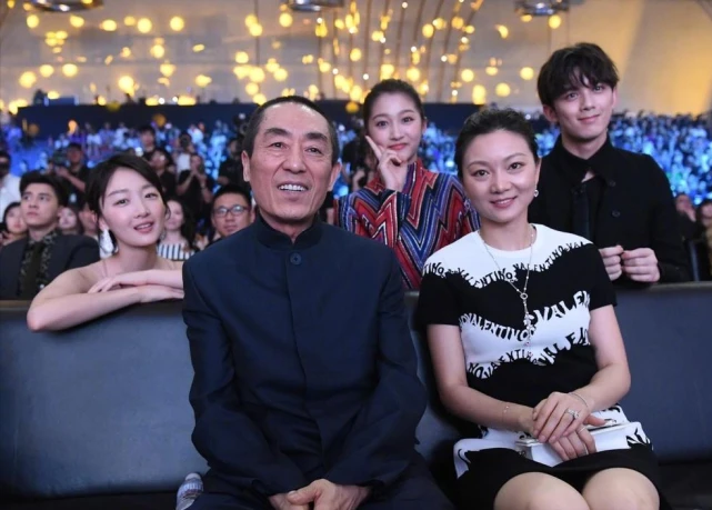 张艺谋二婚妻子发长文，情真意切心疼丈夫，却为何被骂上热搜？