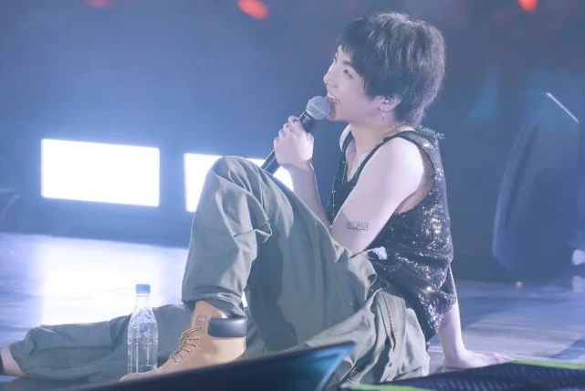 张碧晨勇敢生娃后，华晨宇绯闻不断，人品、实力皆遭怀疑