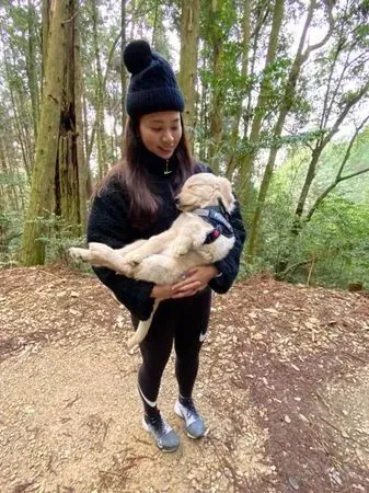 爬山整整1个小时都在睡！妈公主抱，8kg阿金娃娃，硬撑快没力