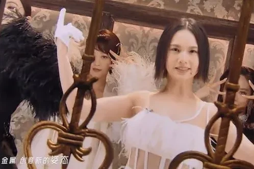 李荣浩夫妇300多天不见面，联系全凭一根网线，董子健的话真相了