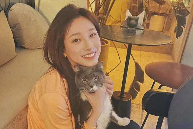 央视美女马凡舒晒生活照，穿瑜伽裤秀大长腿，马甲线优越惹人羡慕