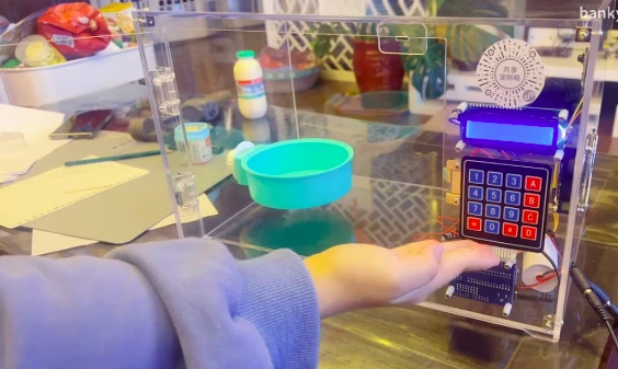 扬州京华梅岭中学这位女同学不一般！发明获市级一等奖啦！祝贺祝贺！