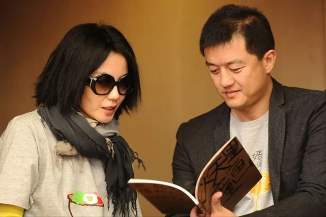 梳子2亿，石头3亿，如此有钱的李亚鹏为何不卖物还债？