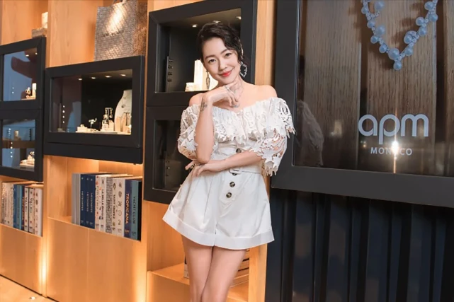 大S离婚不到3个月再婚，小S为了热度聊私事，这姐妹俩有完没完？