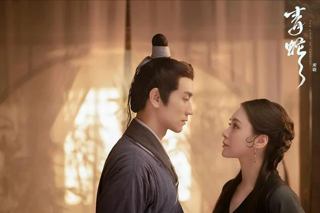 40岁的阿娇，继“肉装妲己”后携新作再度归来，妆容素净美丽动人