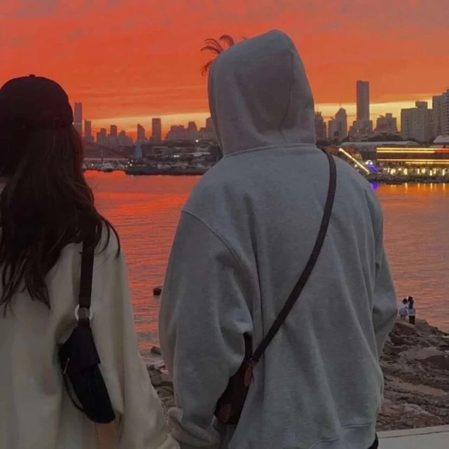 不太明显的情侣头像