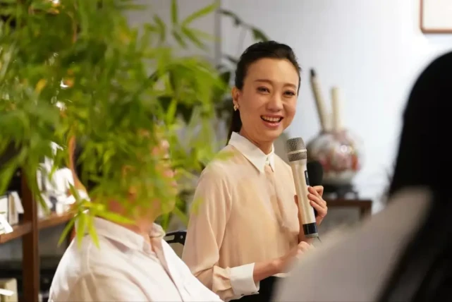 刘岩终身残疾后，张艺谋称亏欠一辈子，朗昆表示两人只是普通朋友