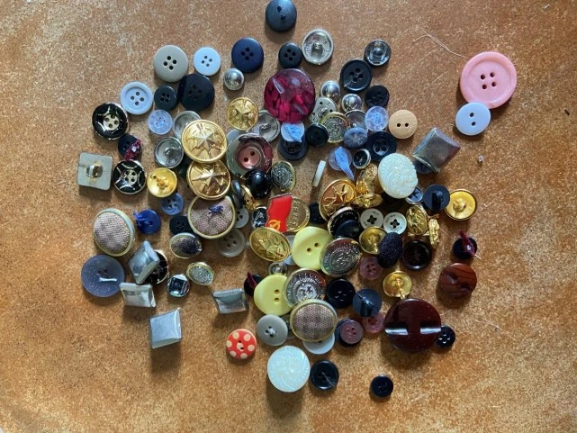 把骨灰做成首饰，把衣物做成小熊：清明节，我们还可以如何纪念逝者？