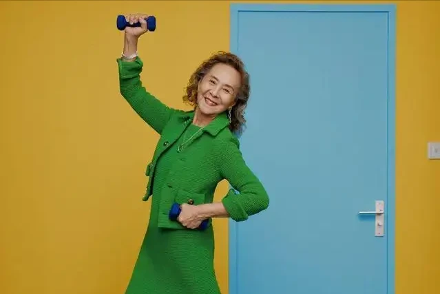 老来走红的吴彦姝，接连送走丈夫和父母，如今84岁仍精致优雅