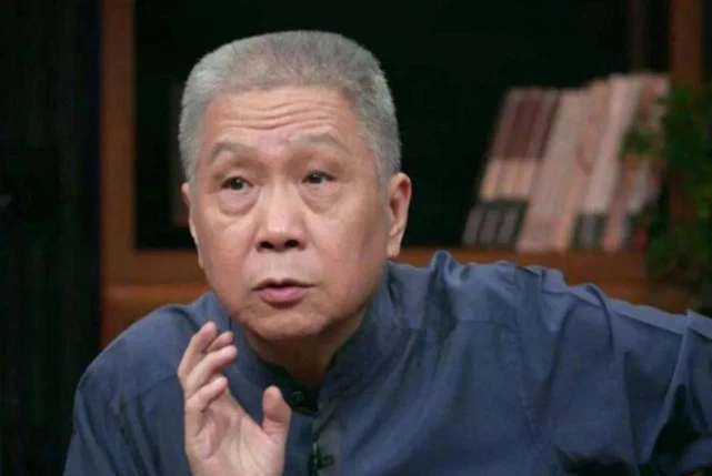 马未都家里来了两只猫后，蓝毛毛莫名其妙地瘸了，后来还变得骨瘦如柴？