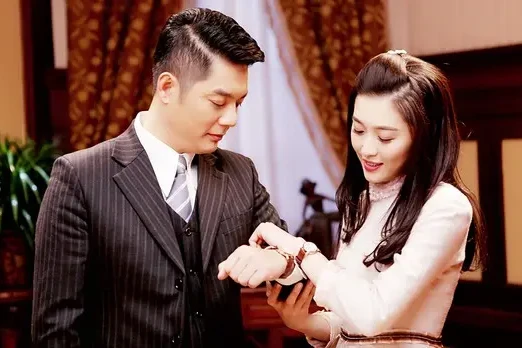 因戏生情再遇真爱，抛弃妻子的傅程鹏，如今改名也难逃骂名？