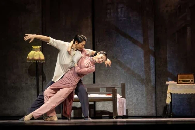 36岁的荣典首席朱洁静，5个月打破医生诊断，再登台赢得金星夸赞