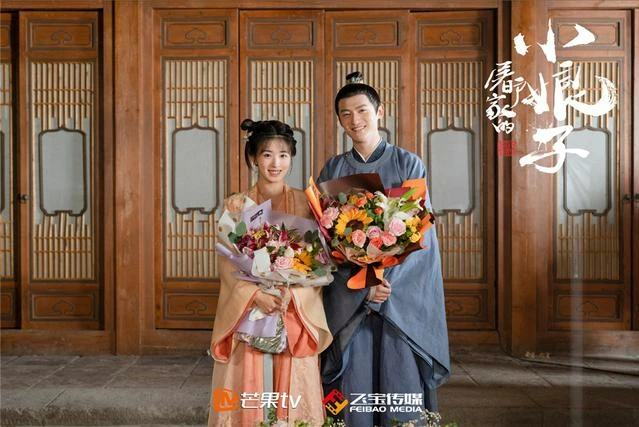 张含韵新剧官宣，32岁的她仍美如少女，与小3岁的男搭档像同龄