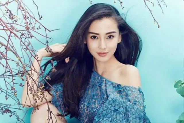 “国民女神”杨颖：与黄晓明离婚后，高奢代言只剩一个？