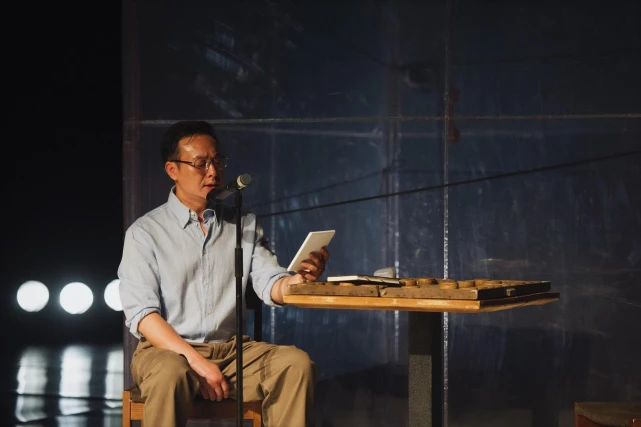 2年被拒绝600多次，捡烂菜叶吃的张颂文，如今成功“逆风翻盘”