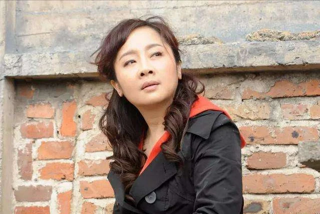 王新军：成名后与妻子离婚，二婚再娶秦海璐，结婚10年恩爱如初