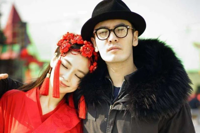 黄晓明7年婚姻一朝散，母亲张素霞意难平，多次挽救皆无果