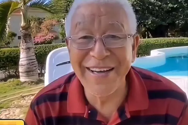 老戏骨张洪杰：照顾瘫痪妻子30年，儿女啃老，轮流拿着工资卡用？