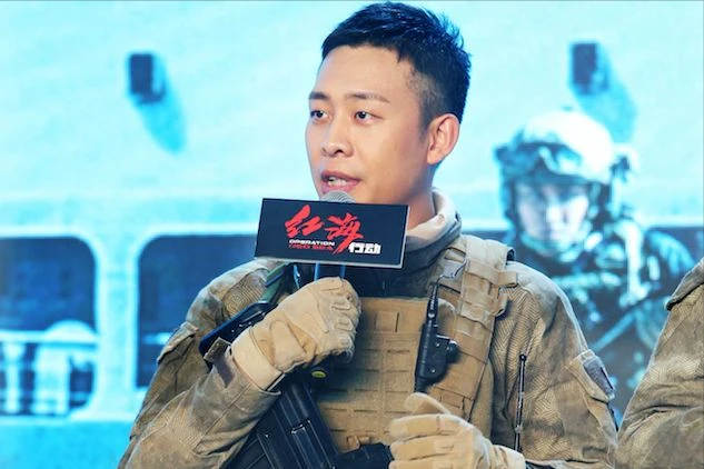 影帝张译：娶二婚带娃的钱琳琳为妻，婚后不生娃将继子当亲生