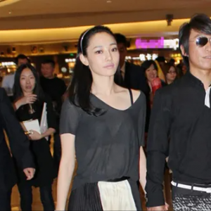 白百何小腹微隆引关注！借照片门事件官宣离婚，再度复出重回巅峰