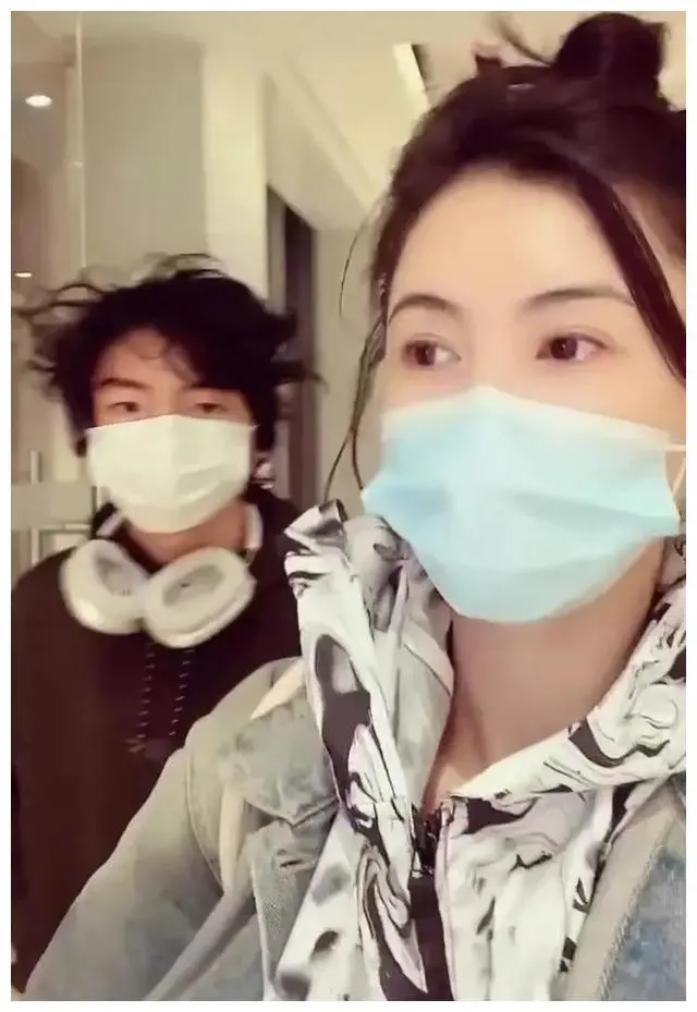 张柏芝和大儿子搂肩自拍，14岁Lucas身高超妈妈，姐弟同框既视感