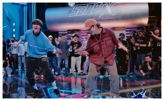 王一博频上热搜，直言自己太贪心，成为娱乐圈顶流，只因做到这点