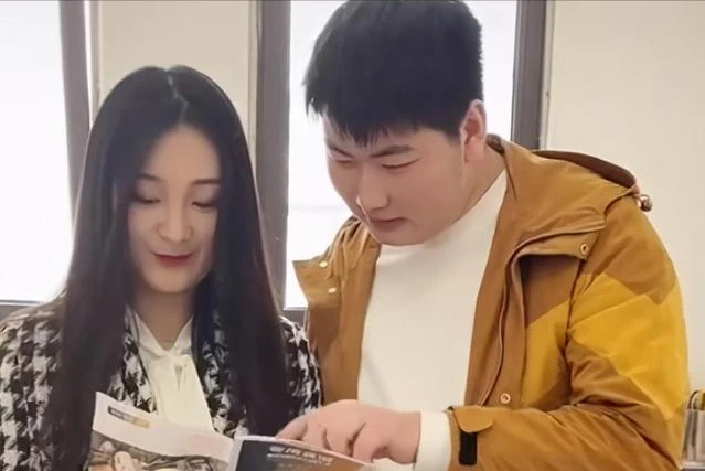 10几岁外出打工，妻子卖发换140元买药，儿子婚姻事成大衣哥牵挂