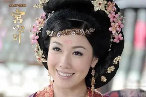 从白富美到替父还债，41岁才走红的李施嬅，穷的时候仅剩一元钱？