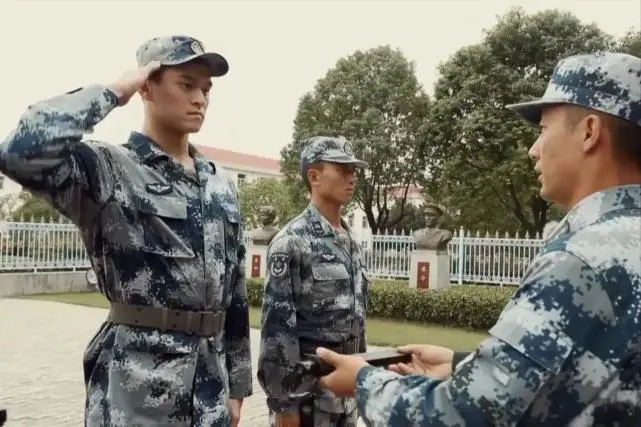 王威官宣结婚喜讯，好友杨幂送上祝福，娇妻颜值高气质佳