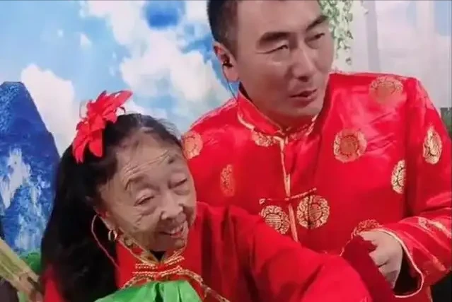 85岁马玉琴生气不吃饭，李玉成一旁吃的冷漠，两人的爱还剩多少？
