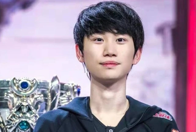 2位冠军吐槽Faker！Doinb：他以前从不找借口！imp：他很恶心|lpl|faker|doinb|imp|rng|lng|冠军|t1|msi|英雄联盟