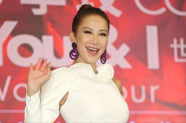 华语天后李玟：嫁大16岁富豪，9次试管皆失败，婚后11年无子女