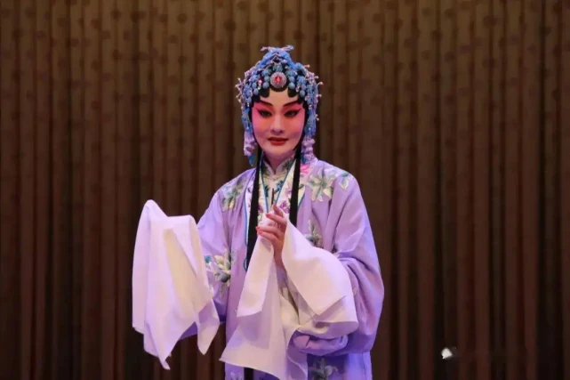 京剧名家张火丁：被指返场违背梨园规矩，大连演出是蹭张云雷热度