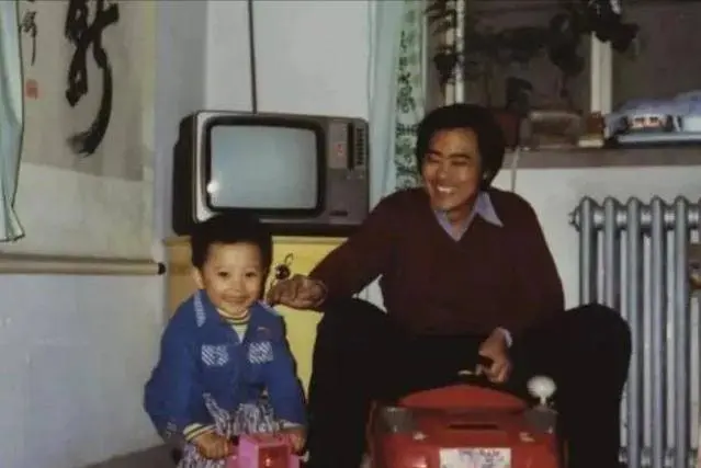 童话大王郑渊洁：儿子小学辍学，女儿名校读博，两种选择一种结局